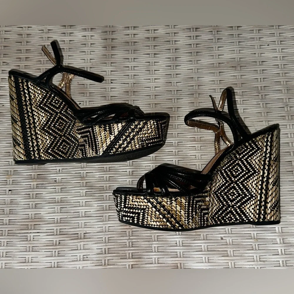 UEC BCBG HOSANNA Black and Tan Platform Wedge Sandals 6.5